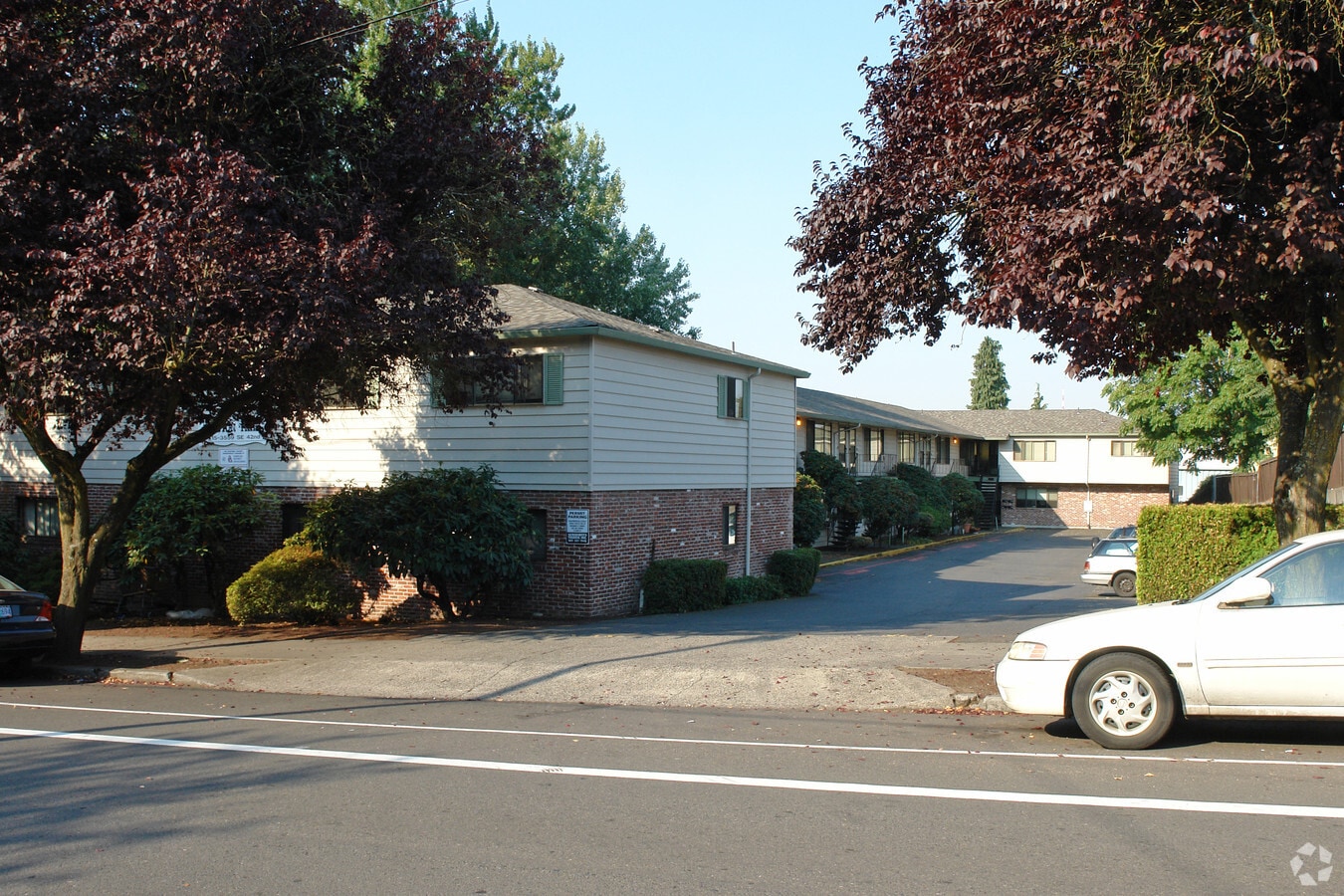 Creston Park - Creston Park Apartments