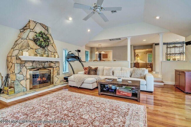 Photo - 75 Poplar Ave