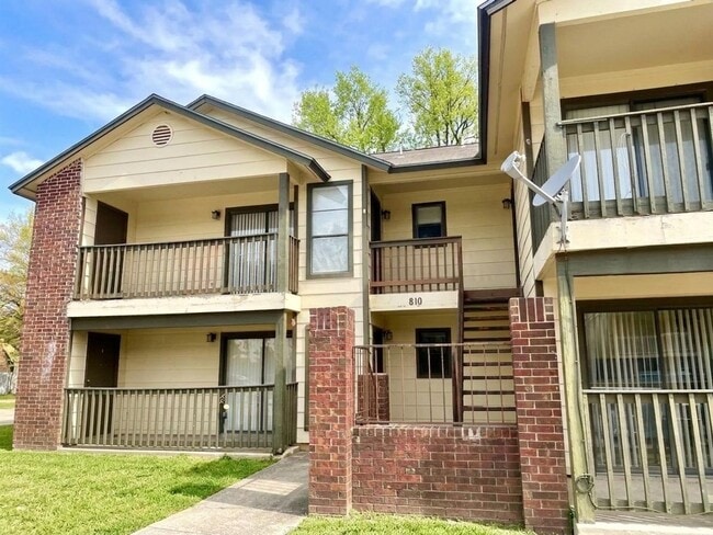 Building Photo - 810 Station St Unit 3