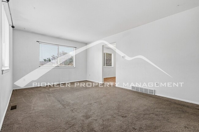 Photo - Charming 1/2 Duplex with Washer/Dryer!