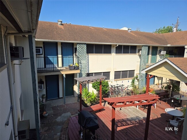 Building Photo - 301 Avondale St Unit 7