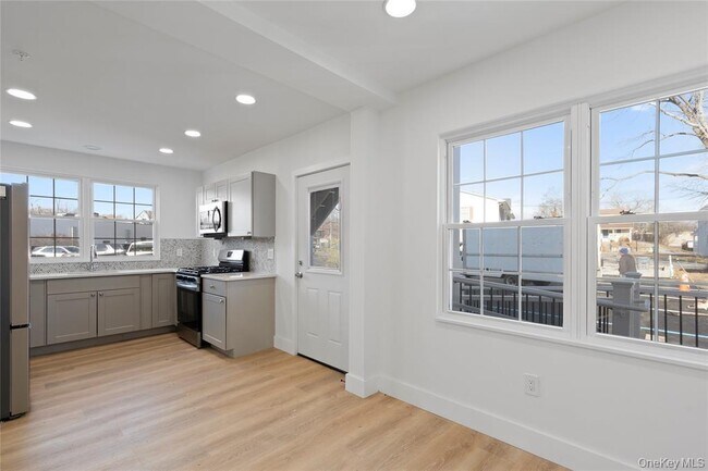 Photo - 9 Lagrange Ave Unit APT 1