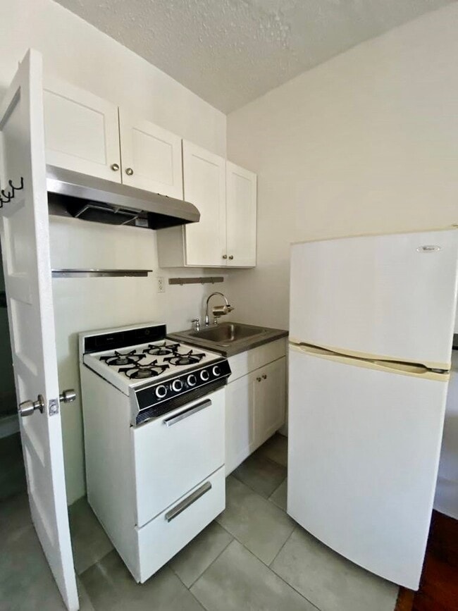 Photo - 1114 N Poinsettia Pl