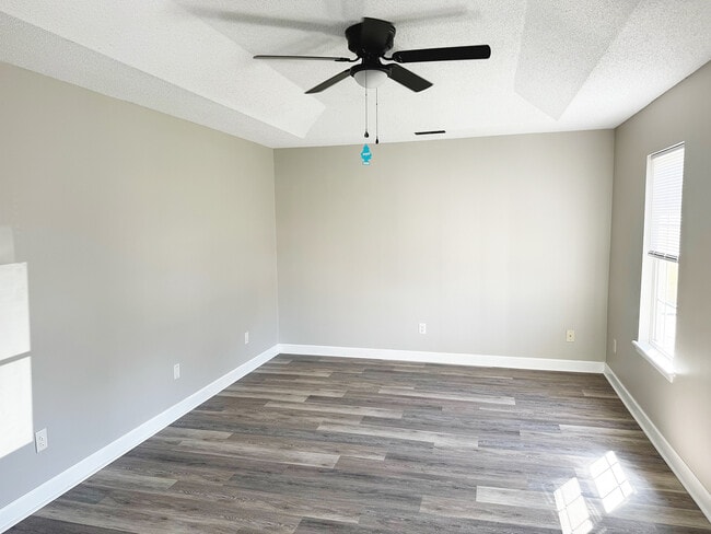 Photo - 809 Tisbury Ln