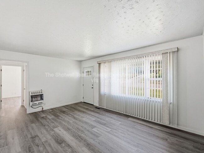 Photo - 1704 Lenland Ave