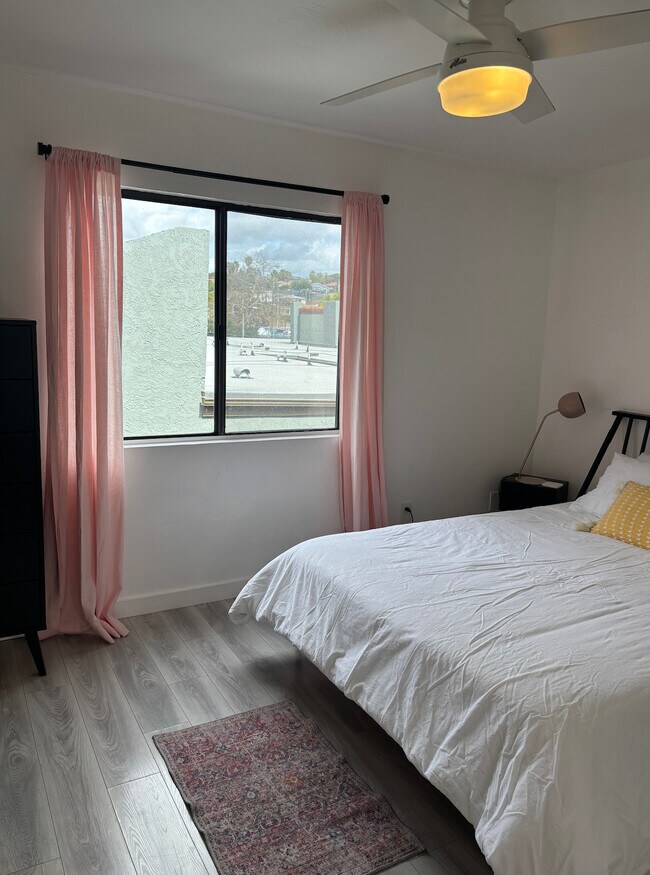 Golden Glen Apartments