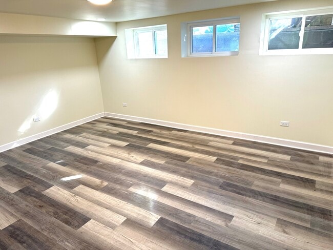 Building Photo - 10350 Milford St Unit G1 Rental