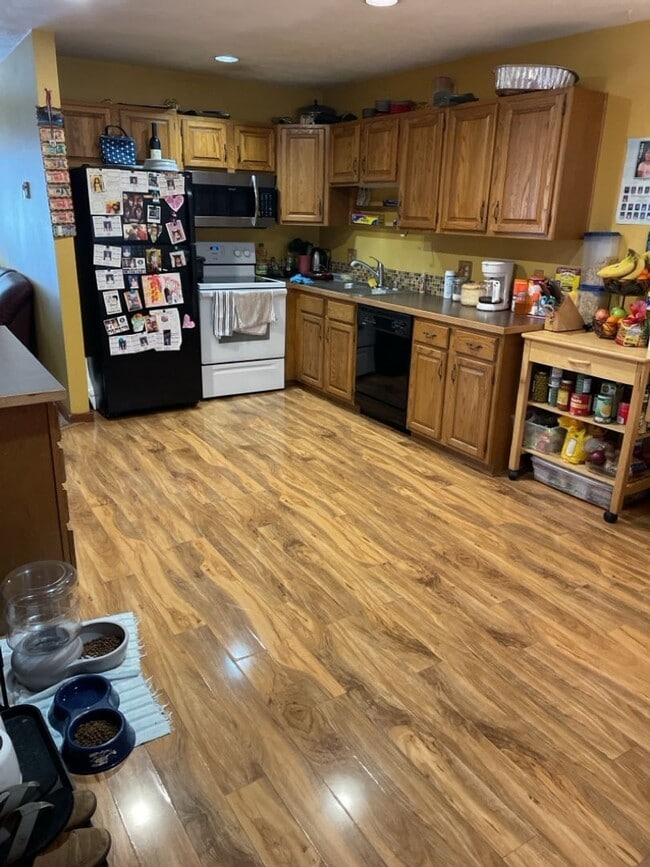 Photo - Woodworks Townhomes--Large 2 Bedroom/2Bath Unit on the Bus Route