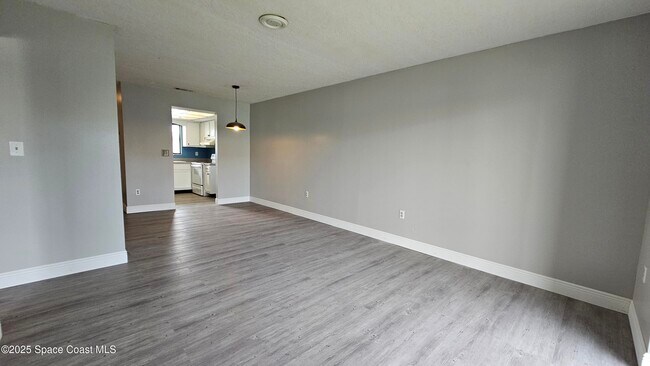 Photo - 1556 University Ln Unidad 406