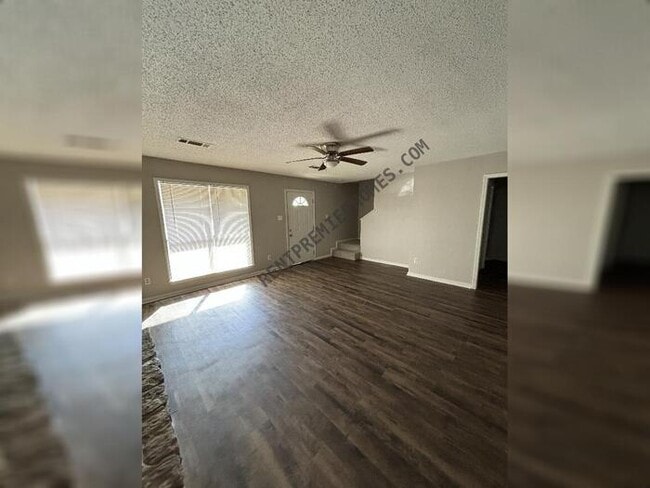 Photo - 205 Otter Pl