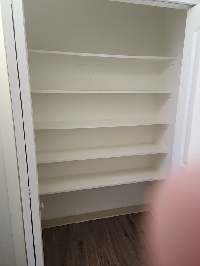 Photo - Extra Large one bedroom unit AVAILABLE NOW!