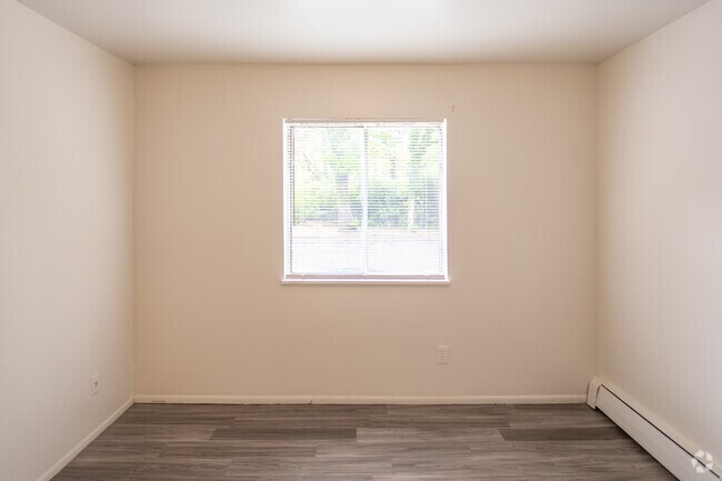 1BR, 1BA - 692 SF