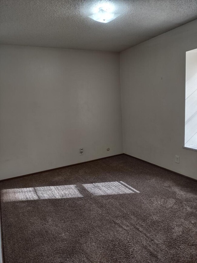 Photo - 4715 SE Adams Blvd