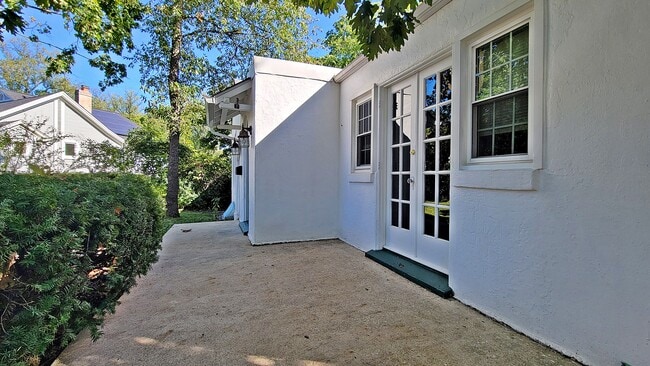 Photo - 2619 S Joyce St