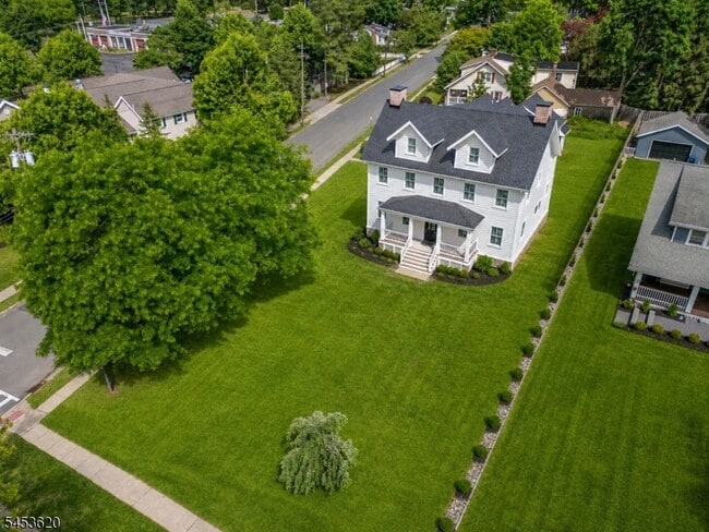 30 E Main St