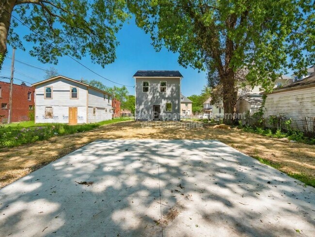 Photo - 33 Whitethorne Ave