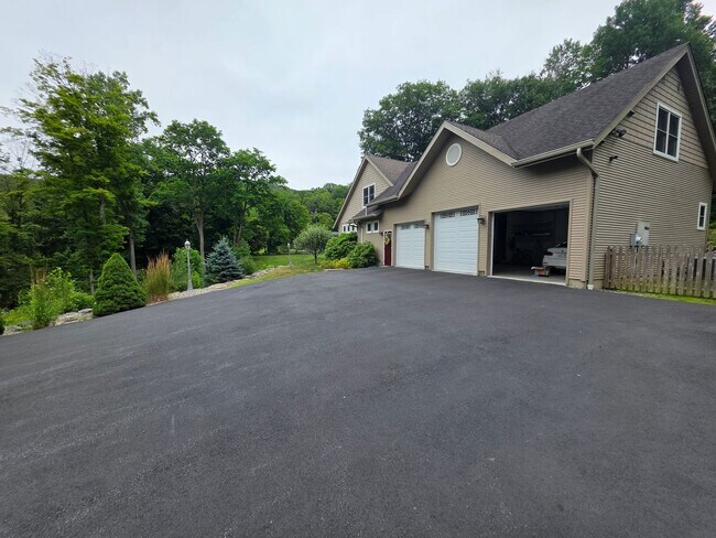 Photo - Luxurious 3-Bedroom Home in Poughquag, NY