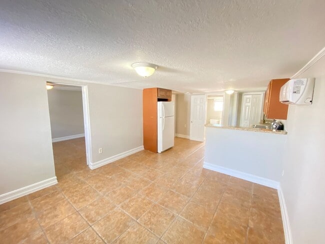 812 W Livingston St Unit B