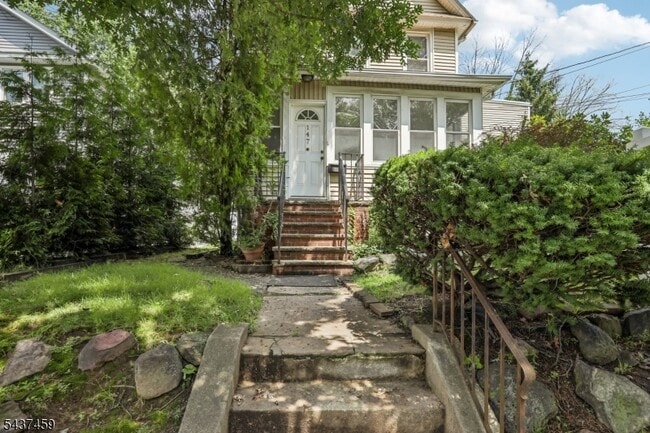 Building Photo - 147 Phelps Ave