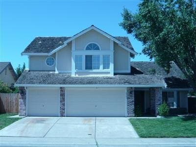 Building Photo - Spacious 4 bedroom available in Roseville, Good schools nearby.