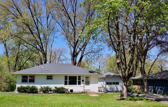 Furnished 2BR Home + Flex | Monona Home w/... - Furnished 2BR Home + Flex | Monona Home w/...