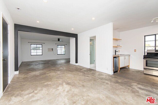 Photo - 822 N Detroit St Unit 826.5
