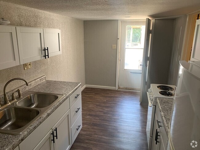 Building Photo - 1101 Pekin Ave Unit 1 Rental