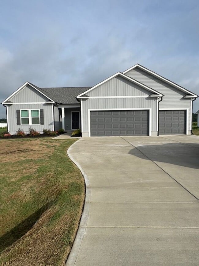 Building Photo - 111 Kendall Farms Dr