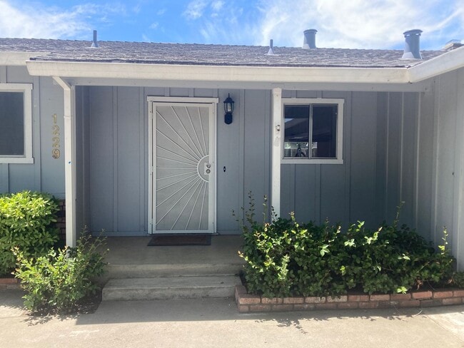 1229 Eastridge Dr
