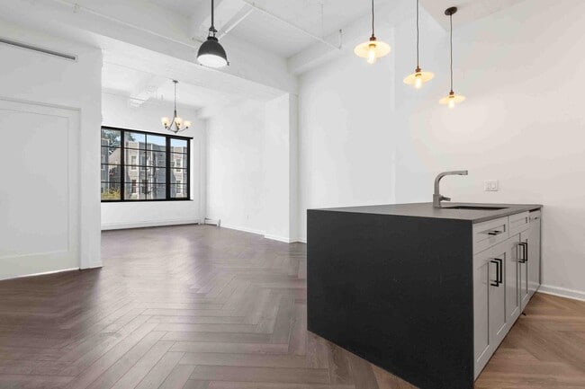 142 Charles St Unit 204
