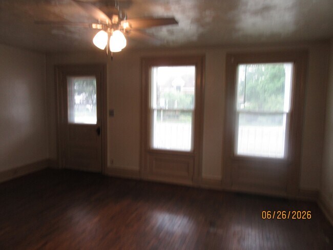 Photo - 103 8th St Unidad Big Side
