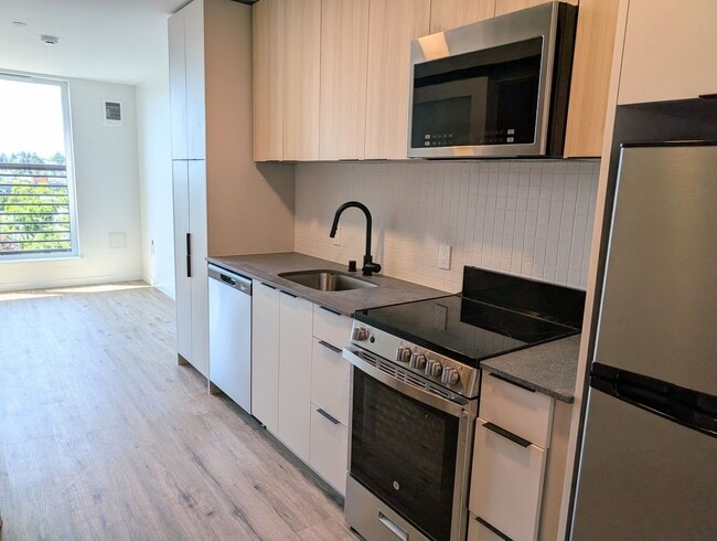 Photo - CHRONICLE: Stylish Wallingford Studios with Full Appliance Package & Premium Amenities