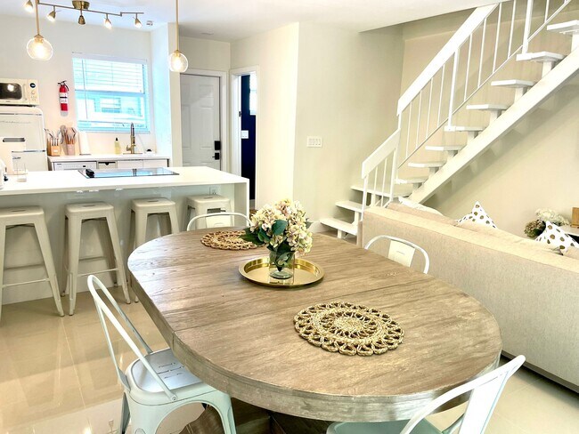 Photo - 798 Crandon Blvd Townhome