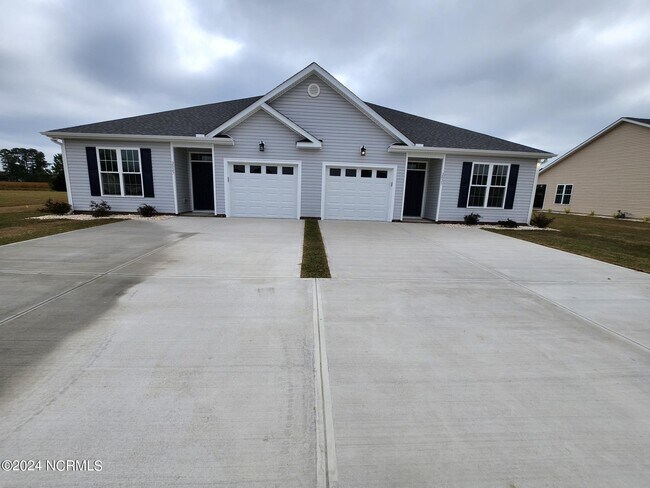 Photo - 2027 Briarwood Dr Townhome