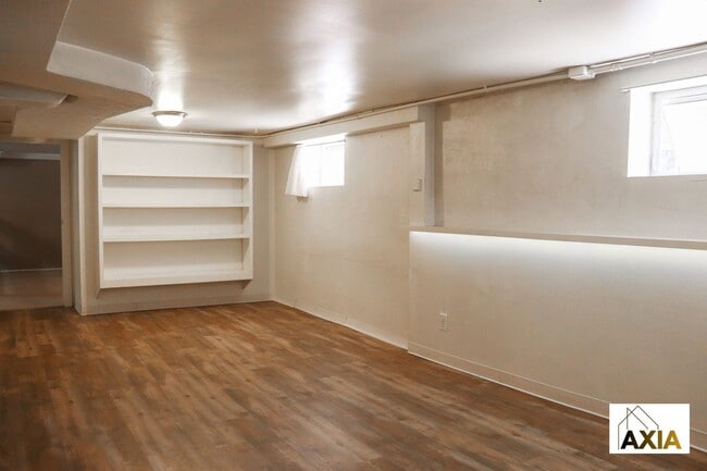 Building Photo - Downing Unit 2