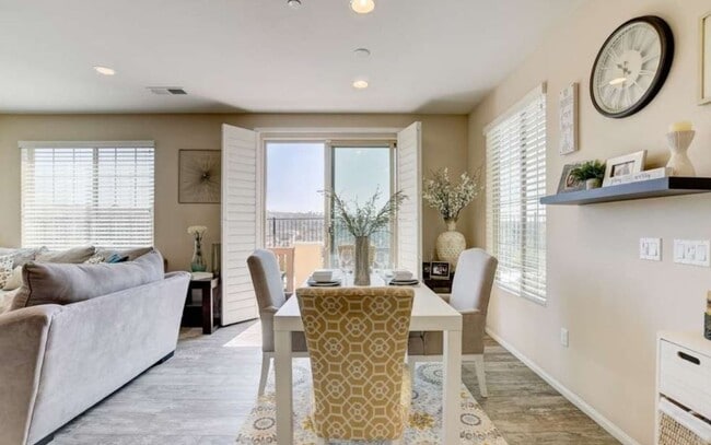 Photo - 1785 Saltaire Pl