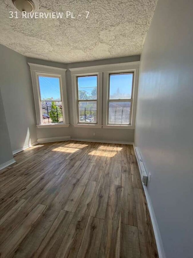 Photo - 31 Riverview Pl Unit 7