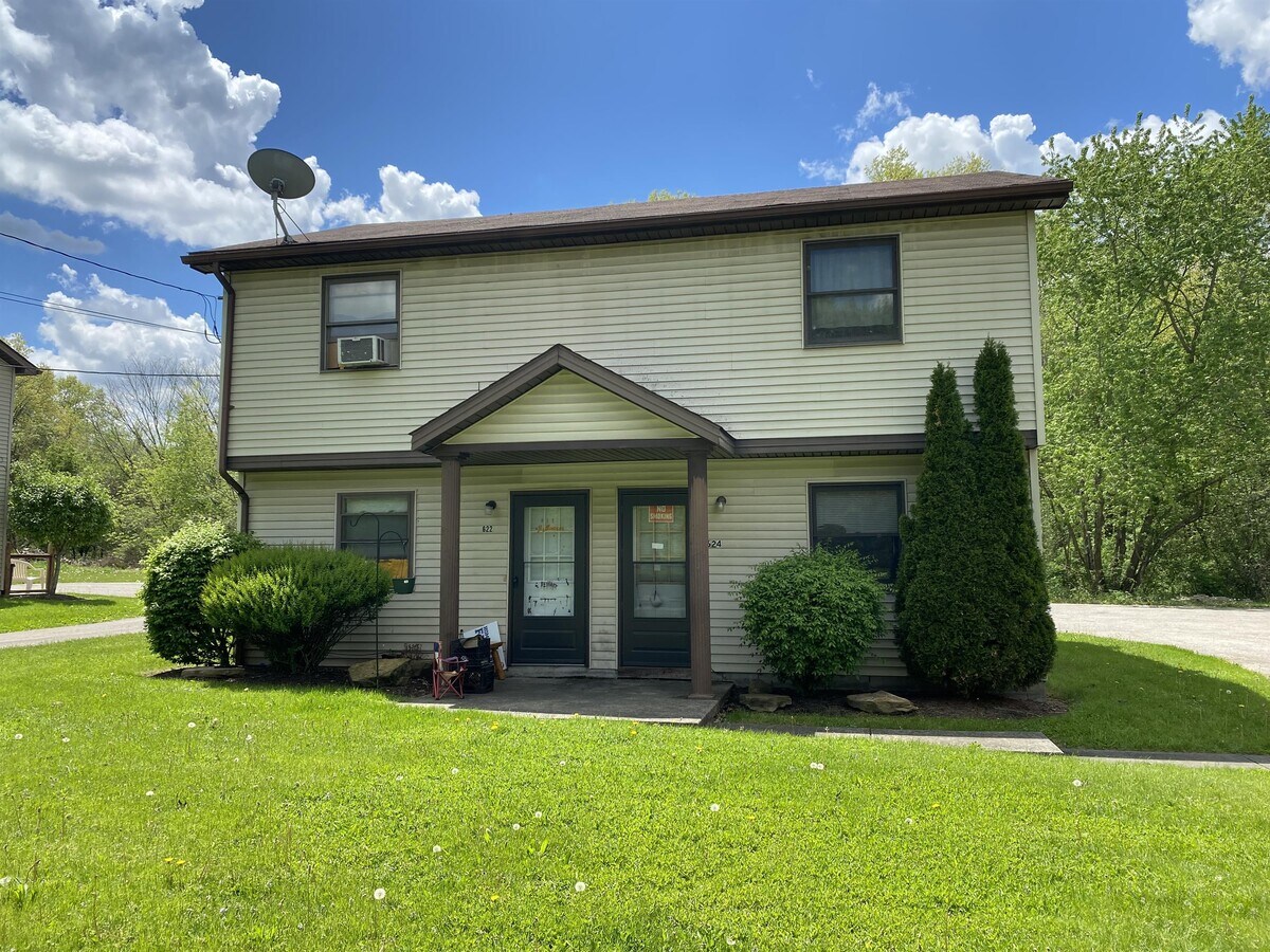Photo - 622 N 4 Mile Run Rd Townhome