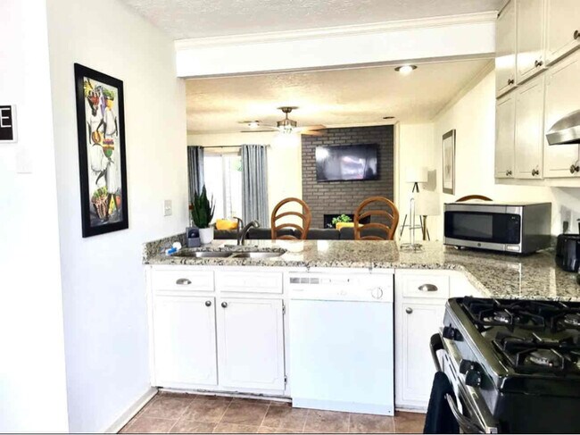 Photo - 8096 Woodlake Dr