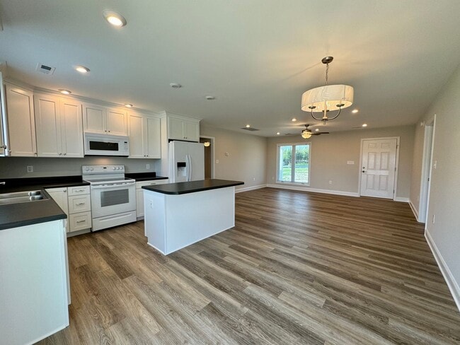 Photo - Brand New Spacious 3 Bedroom, 2 Bathroom H...