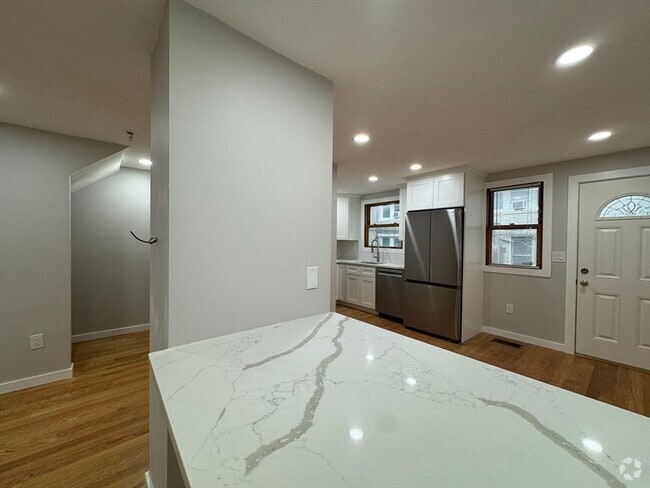 Building Photo - 41 Ashford St Unit 1 Rental