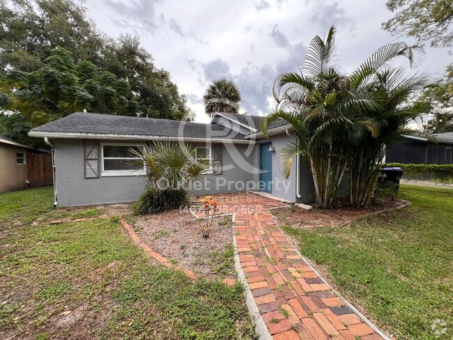 Building Photo - Beautiful 3 Bedrooms, 2 Bathrooms Home + F...