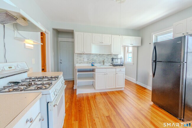 Photo - 53-55-55 Davis Ave Unit B