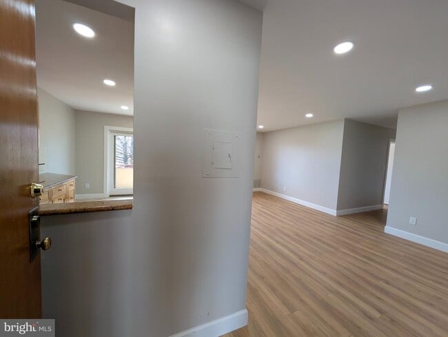 Photo - 6431 Richmond Hwy Unidad 303