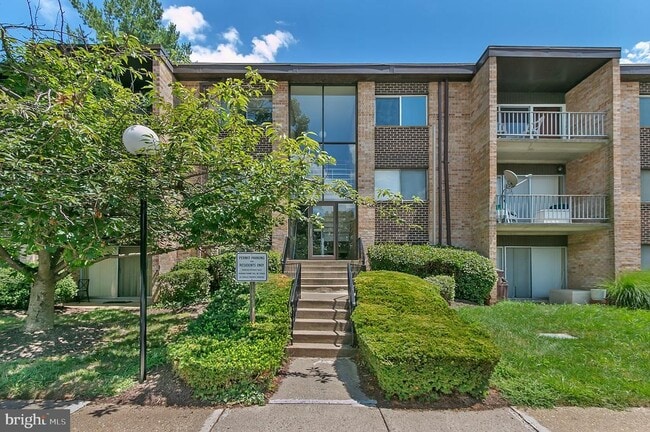 Building Photo - 3750 Bel Pre Rd Unit 11