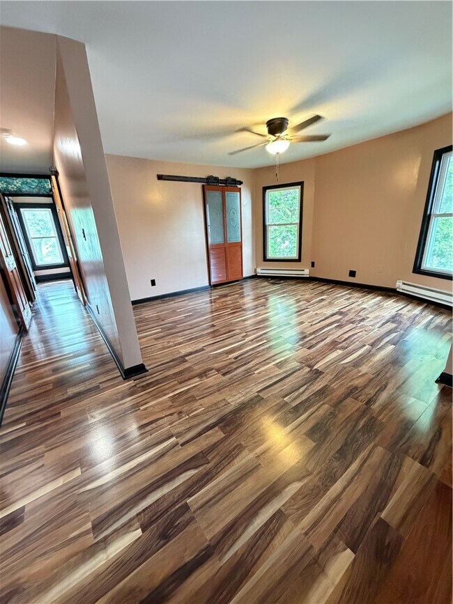 Photo - 210 W Oak Orchard St
