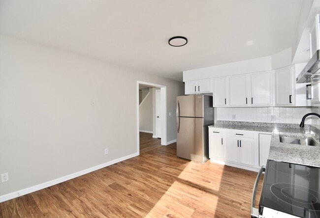 Photo - 72 Center St