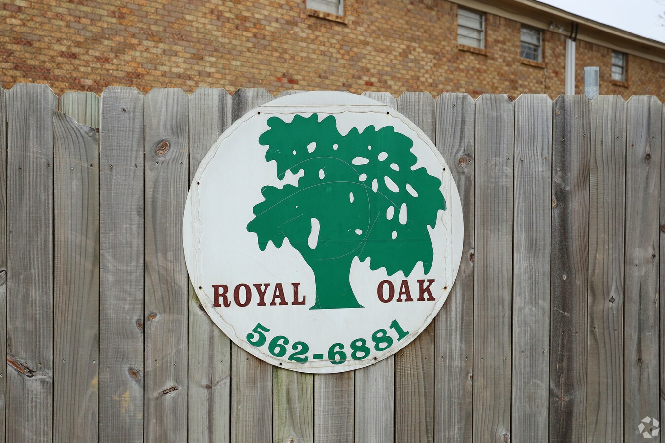 Photo - Royal Oaks Apartments