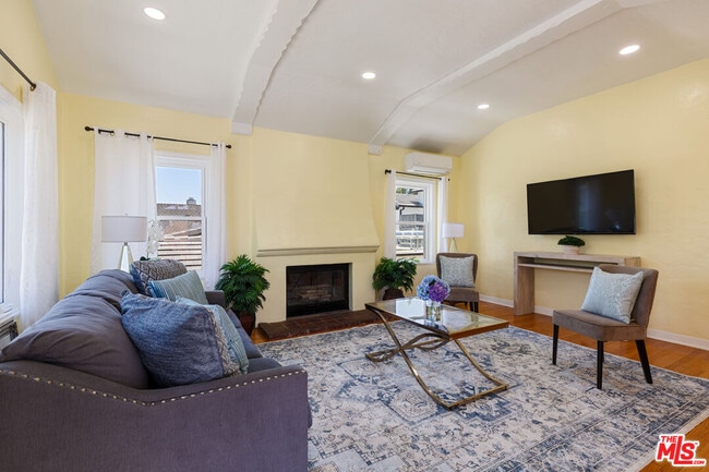 Photo - 1433 Livonia Ave
