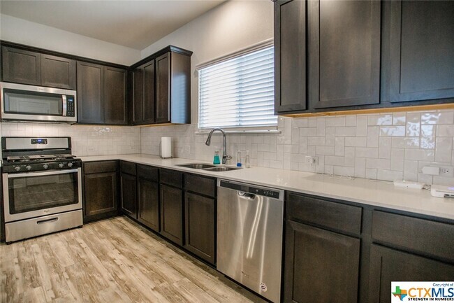Building Photo - 242 Mossycup Dr Rental